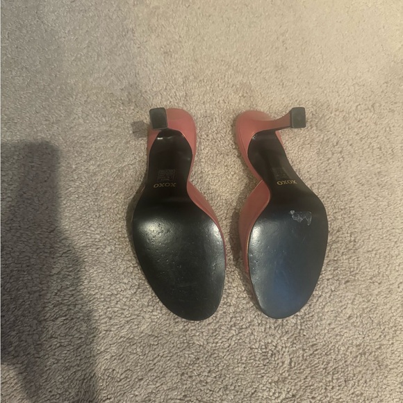 XOXO Metallic Pink Leather Slides 3” Heels Size 6.5M with Butterfly motif - Picture 4 of 5